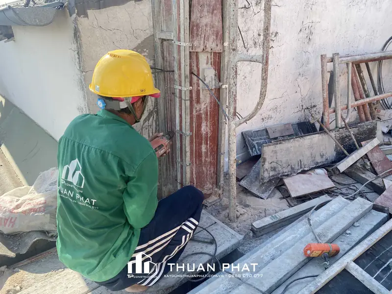 Bảo Dưỡng Bê Tông Là Gì? Bí Quyết Nền Móng Bền Chắc 3 Bảo dưỡng bê tông là gì - Thời điểm tháo dỡ cốp pha và lưu ý