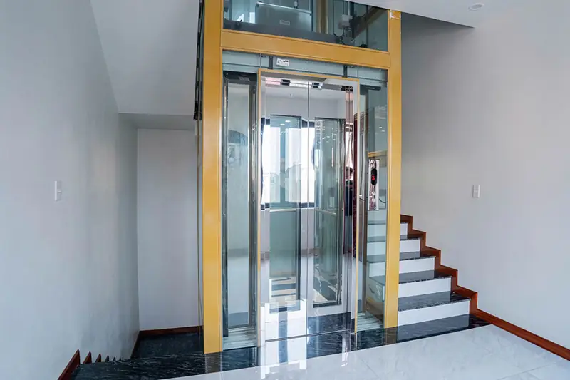 Cầu thang giữa nhà có tốt không - Cầu thang giữa nhà: Ưu và nhược điểm