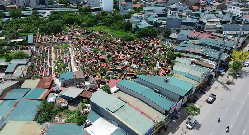 Nhà Đất Gần Nghĩa Trang: Phong Thủy, Hóa Giải và Những Điều Cần Biết Năm 2026 1 Tại sao đất gần nghĩa trang cần xem xét kỹ?