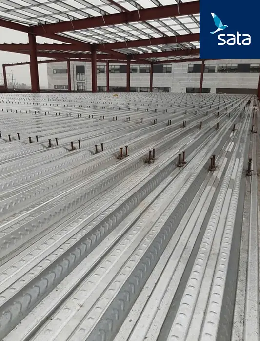 Sàn Deck Là Gì? Cấu Tạo, Ưu Nhược Điểm & Thi Công Chuẩn Kỹ Thuật 2026 4 Sàn deck là gì - 4. Phân Loại Các Dạng Sàn Deck Phổ Biến Hiện Nay